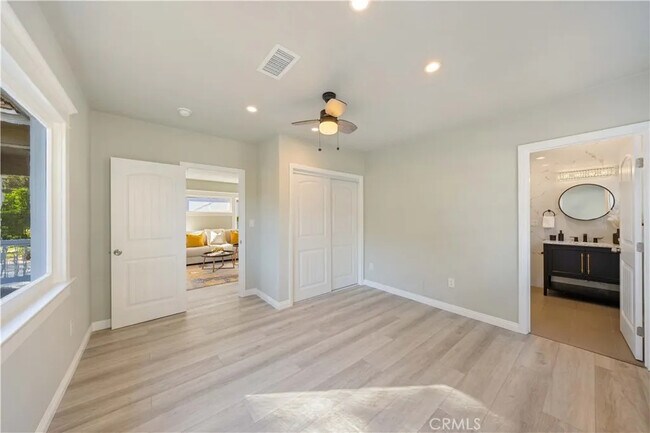 Foto del edificio - 463 E 9th St