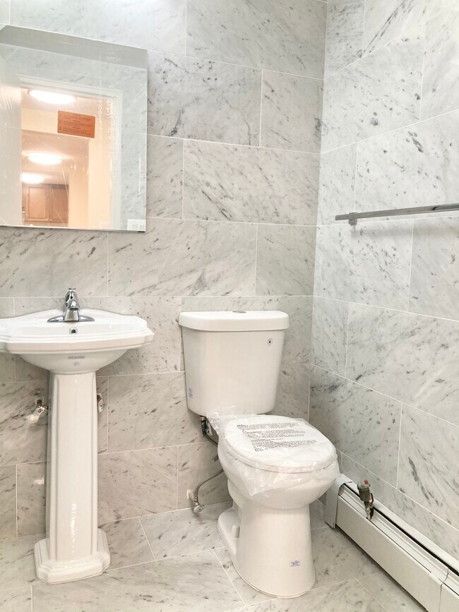 Foto del edificio - 838 Pelhamdale Ave