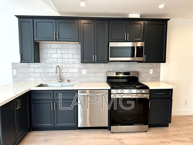 Building Photo - 3414 London St