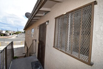 Building Photo - 2301 Stewart Ave
