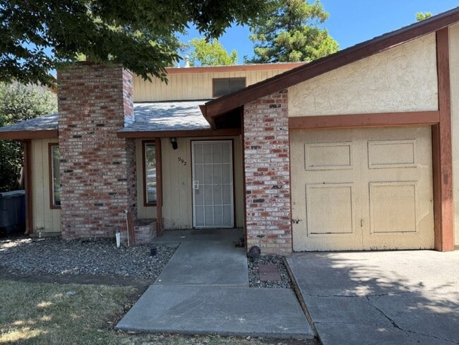 Building Photo - 990/992 JUSTIN DUPLEX