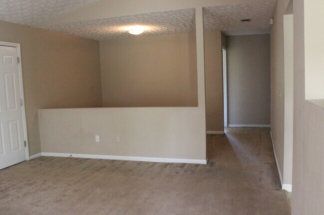 Foto del edificio - COMING JULY 2026! (Pet Friendly)