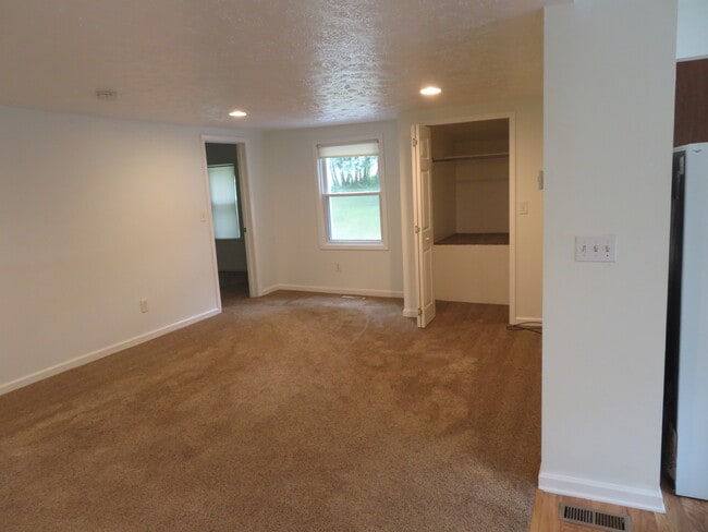 Building Photo - 1139 Yorkshire Dr