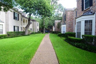 Building Photo - 12978 Trail Hollow Dr