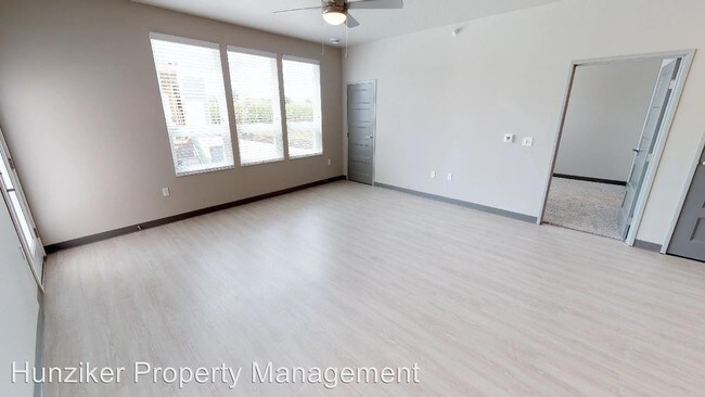 Building Photo - 3315 Aurora Ave