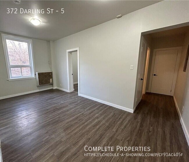Photo du bâtiment - Two Bedroom With New Kitchen
