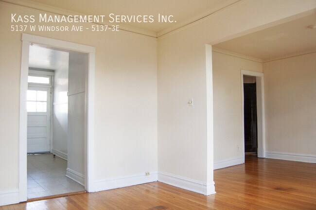 Foto del edificio - 5137 W Windsor Ave