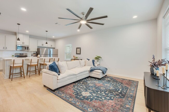 Foto del edificio - Brand New 6 Bed, 6.5 Bath, 3 Story Townhomes w/ Bonus Room & Balcony!