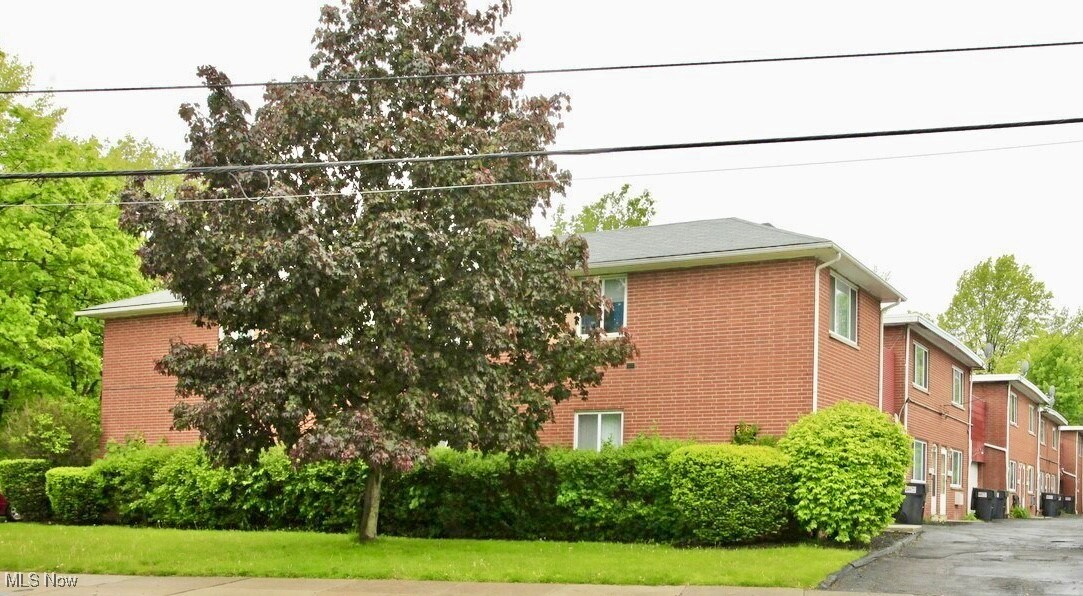 2868 Noble Rd Cleveland Heights, OH 44121 – photo 1