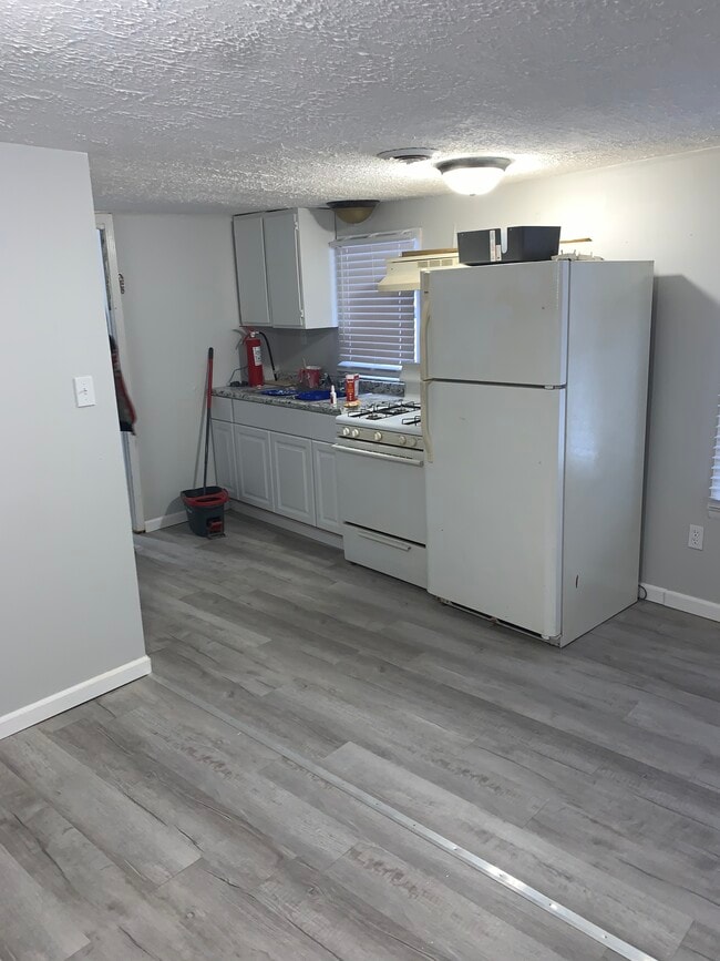 Apartment B - 114 E Main St