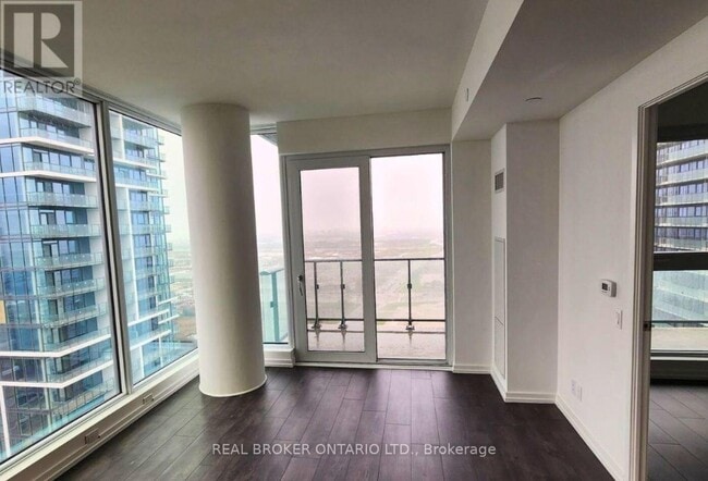 Photo du bâtiment - 1000-1000 Portage Pkwy