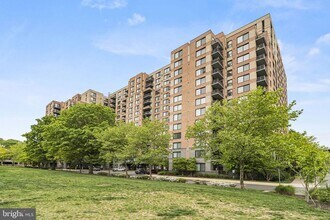 Building Photo - 2451 Midtown Ave