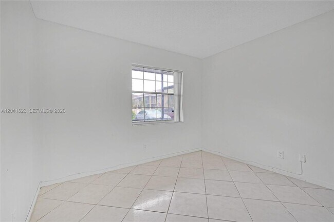 Foto del edificio - 755 NW 104th Ave