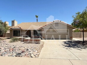 Building Photo - 1211 E Drake Dr