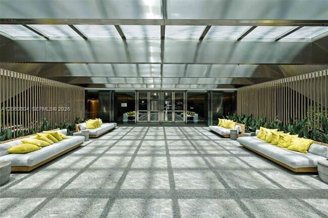 Building Photo - 1395 Brickell Ave