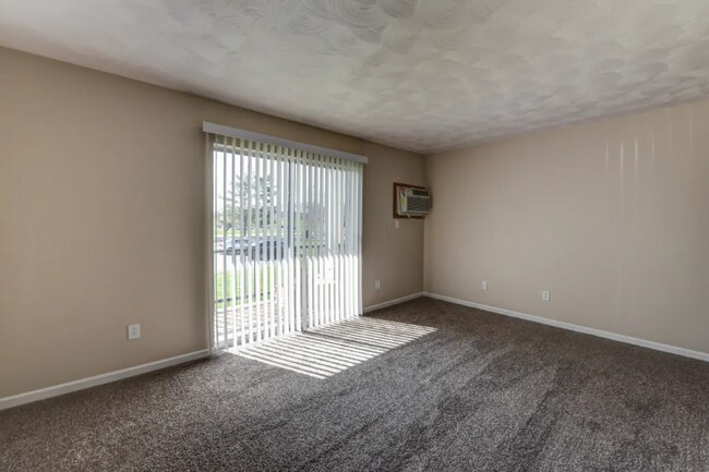 Building Photo - 1255 Oak Hill Ct