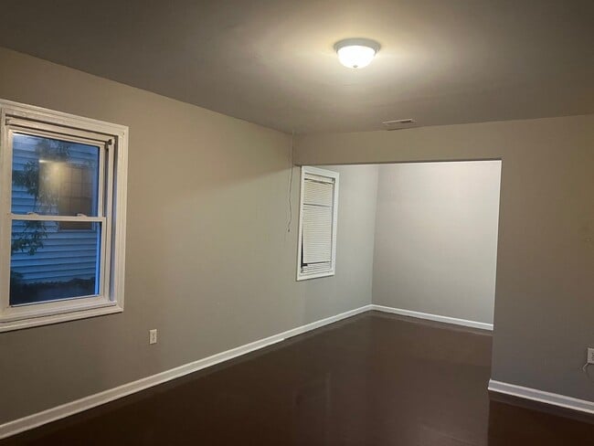 Building Photo - 48 Gibbons Ave