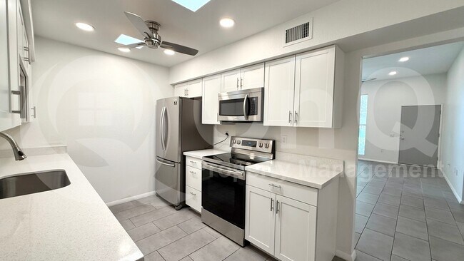 Foto del edificio - 13211 N Cedar Dr