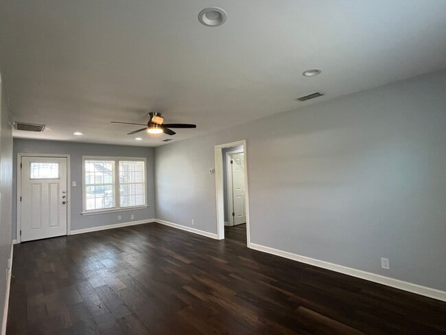 Building Photo - CENTRAL CITY TWO BEDROOM ONE BATH HOUSE!