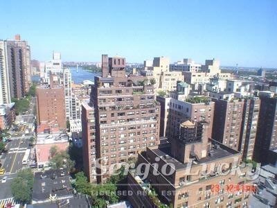 Building Photo - 301 E 75th St