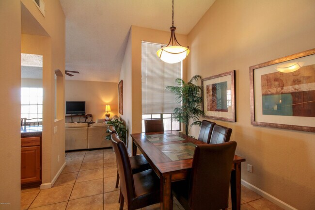 Building Photo - 6445 N Tierra De Las Catalinas