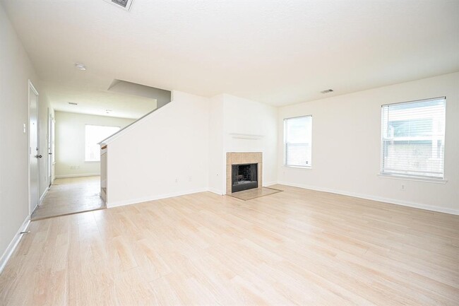 Building Photo - 530 Silky Leaf Dr