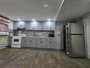 Building Photo - 646 E 93rd St