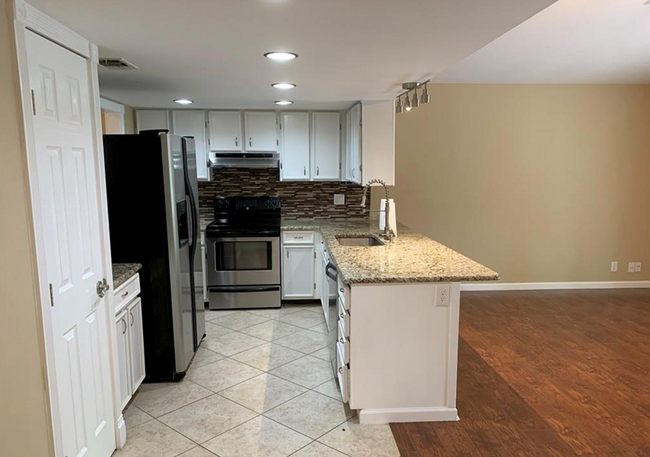Building Photo - 3 br, 2 bath House - 518 Shin Oak Dr.
