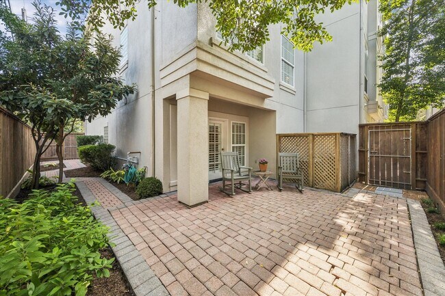 Foto del edificio - 2700 Wroxton Rd