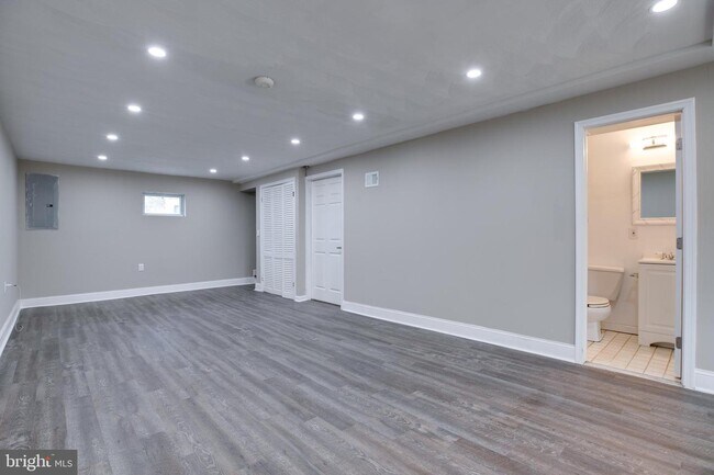 Foto del edificio - 3815 Lacy Blvd
