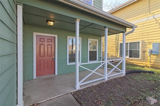 Building Photo - 1102 E 3rd St