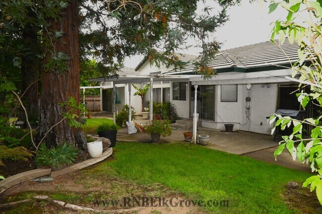 Foto del edificio - 9000 N Camden Dr