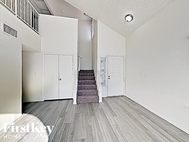 Foto del edificio - 7147 Shadow Crest Dr