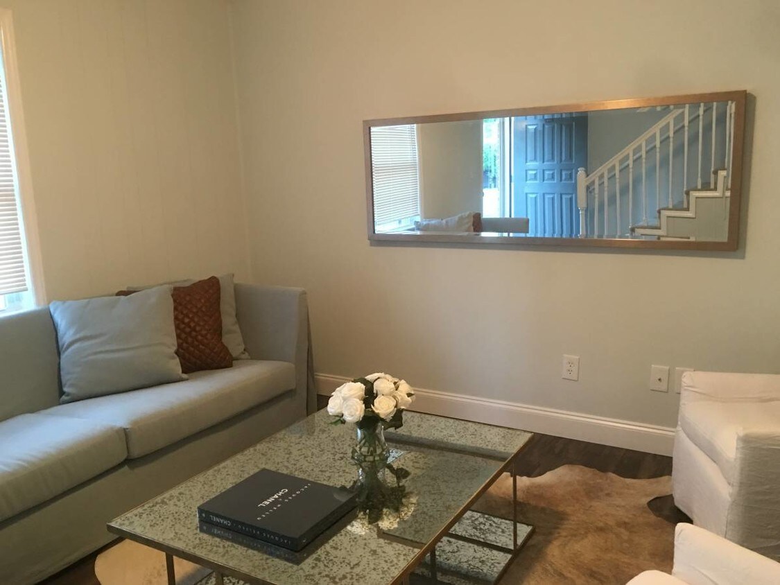 Foto principal - 114 Hill Everhart Rd