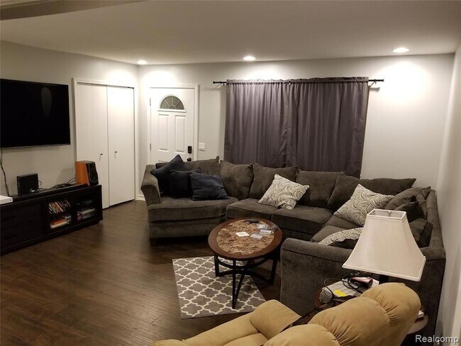 Foto del edificio - 3231 W Utica Rd