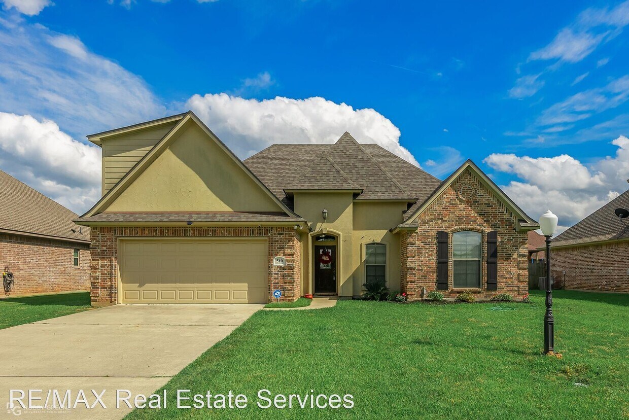 Primary Photo - 4 br, 2 bath House - 510 J R Drive