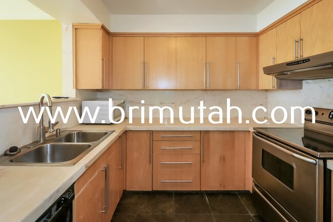 Building Photo - 1235 E 200 S