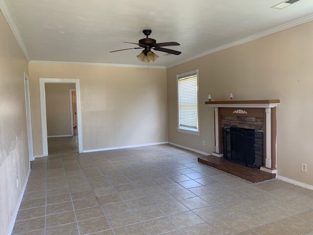 Building Photo - 3939 Lakeshore Dr