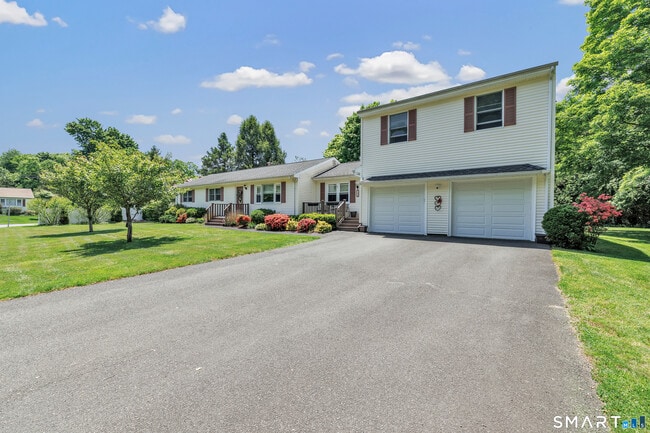 Building Photo - 5 Saxony Dr