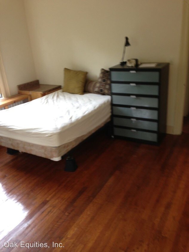 Foto principal - 3801 Macomb St NW