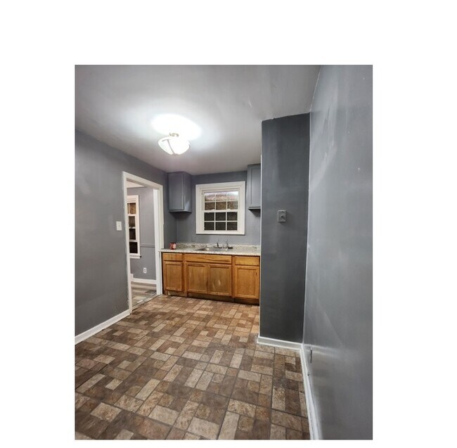Building Photo - 5942 Radnor St