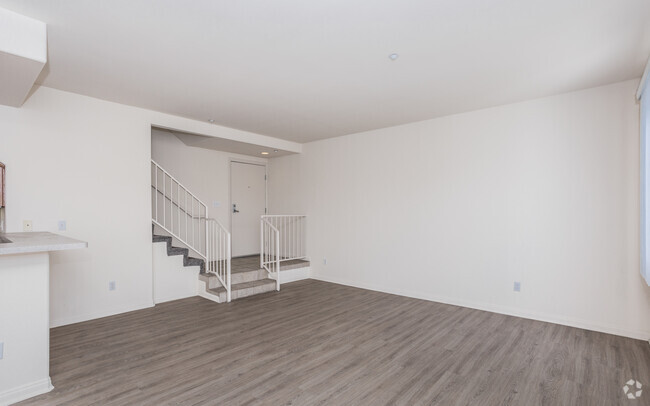 3HAB, 2.5BA - 1,320 ft² - Lido Apartments - 10133 Tabor St