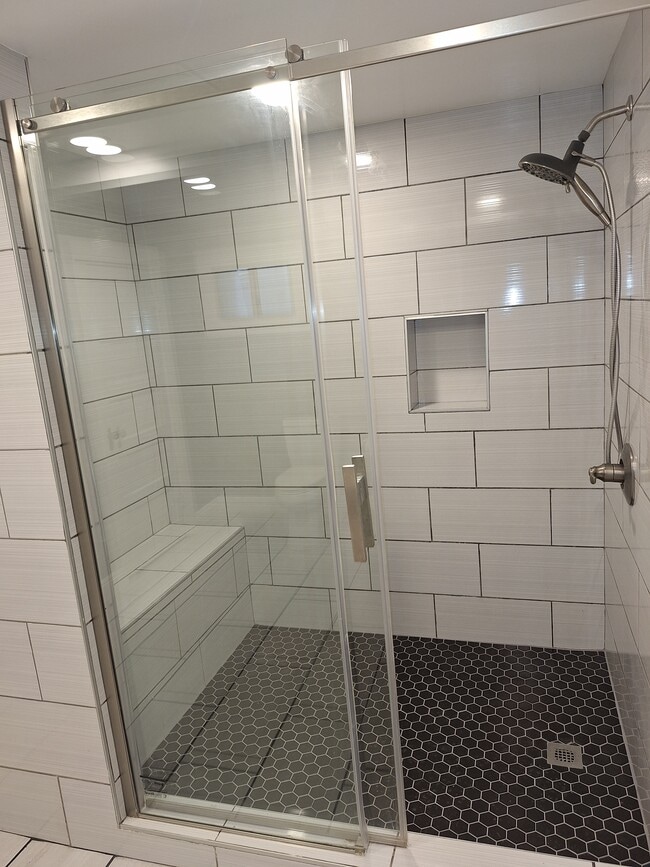 Walk in Shower - 820 Beryl St