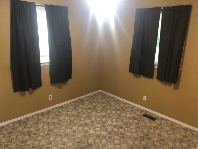 Building Photo - 1305 Raden Dr