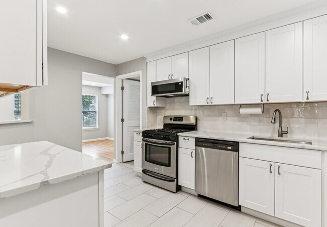 Foto del edificio - 902 Plymouth Rd