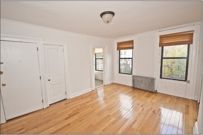 Interior Photo - 42 Tompkins Pl