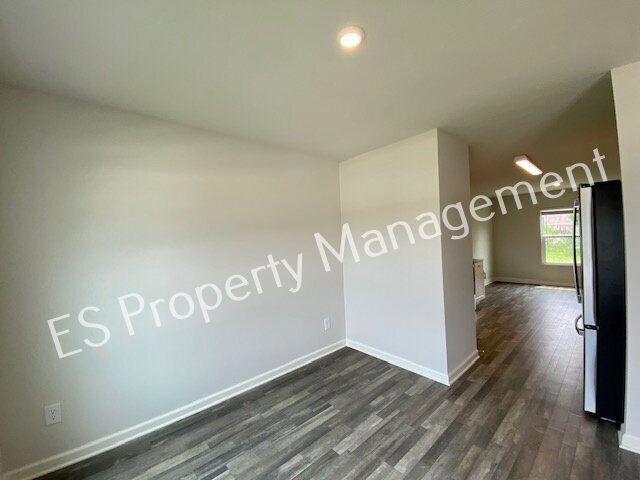 Foto del edificio - Lovely 5 Bedroom 3 Bathroom New Build in Muncie!