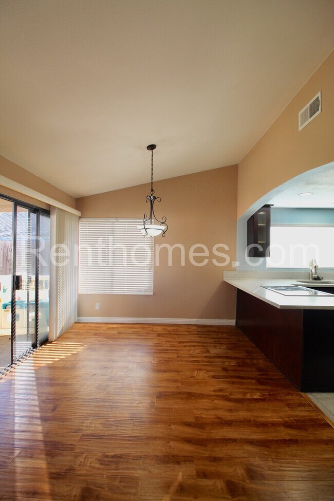 Foto del edificio - 2711 Ridgeside Pl