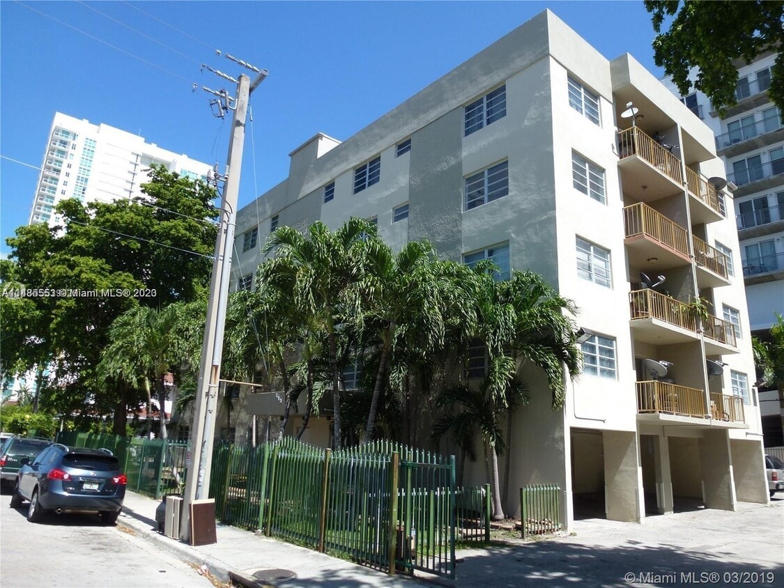 Building Photo - 500 NE 26th St