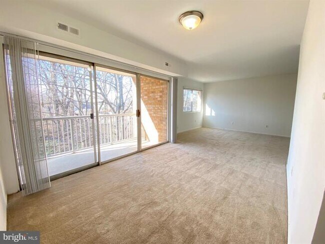 Foto del edificio - Updated Condo with Premium Amenities